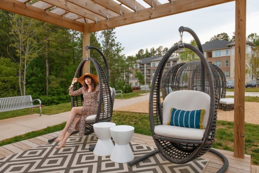 Evolve Companies 1701 North Chapel Hill Apartments Amenities Courtyard