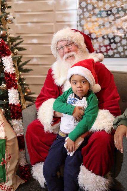7 nye party decoration ideas santa with child