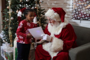 7 nye party decoration ideas santa with girl