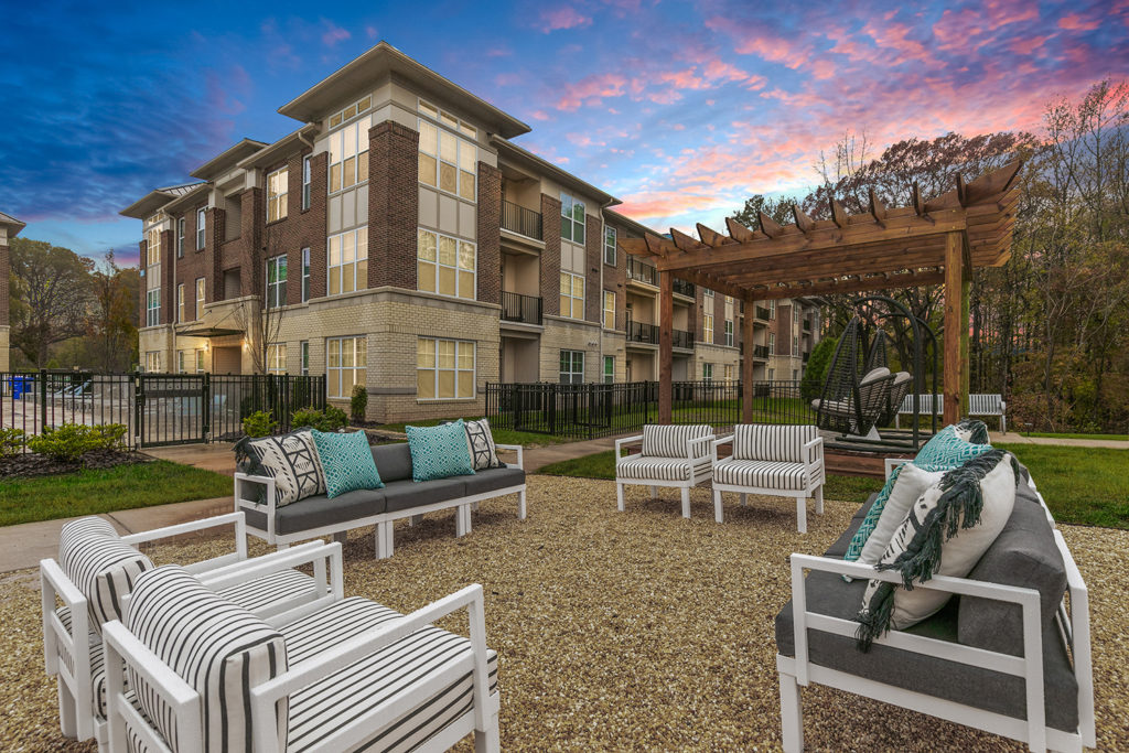 outdoor seating at evolve community