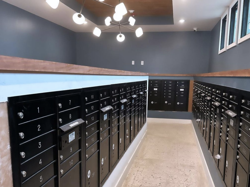 mailroom at evolve at north shore