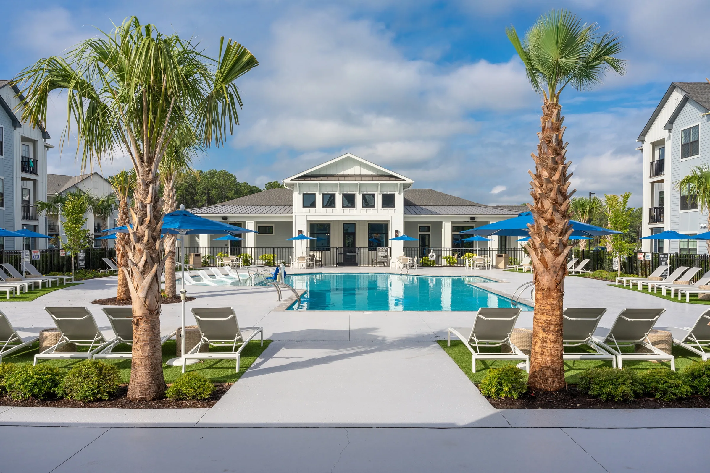Evolve Holly Ridge pool and palm trees