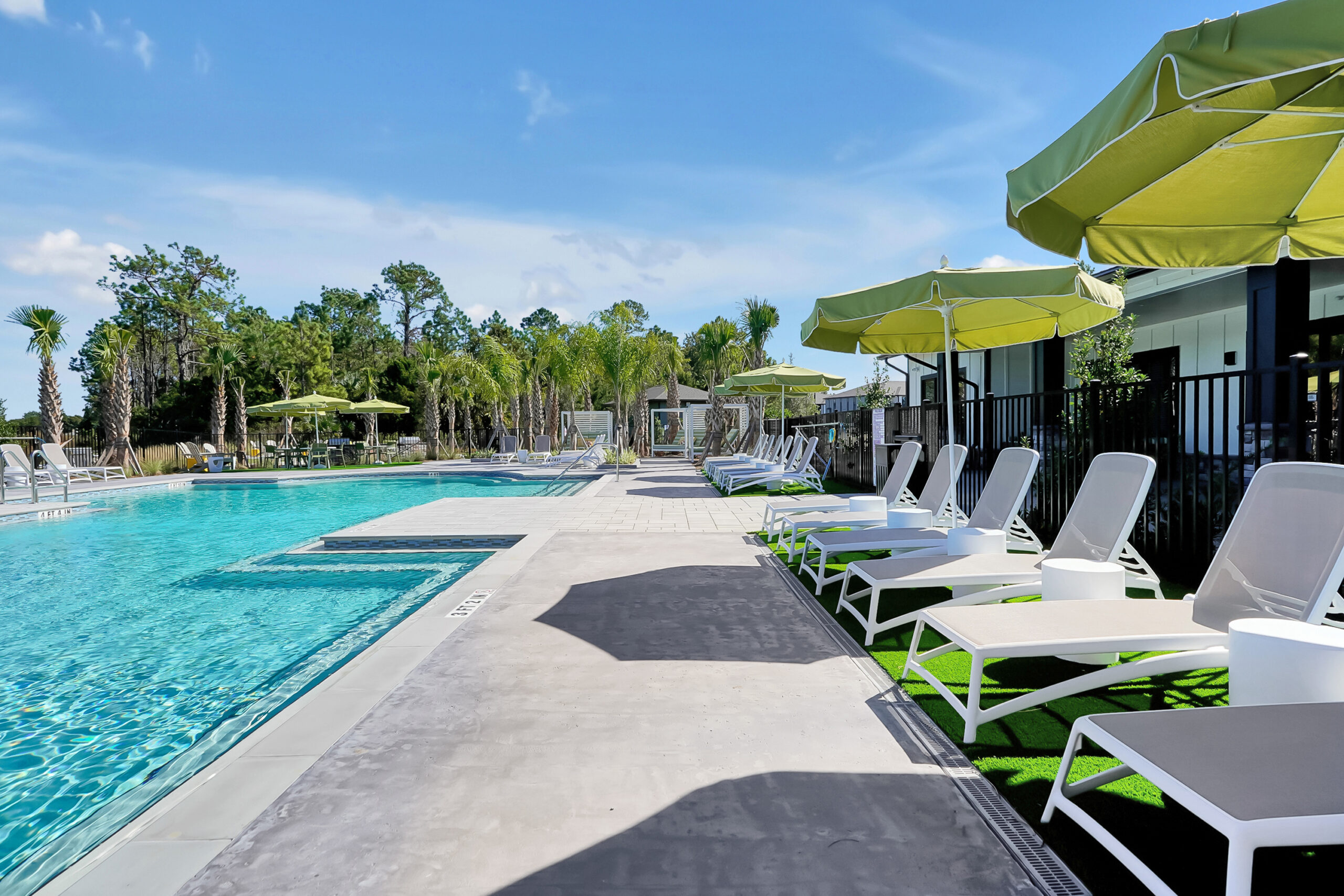 Evolve Palm Coast Luxury Apartment Pool Side